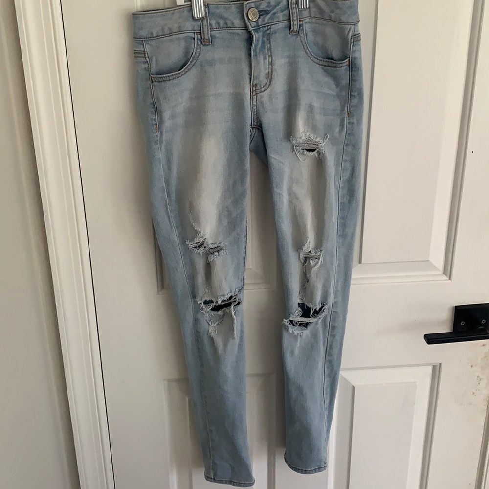 American Eagle Light Washed Ripped Jeans/Jeggings